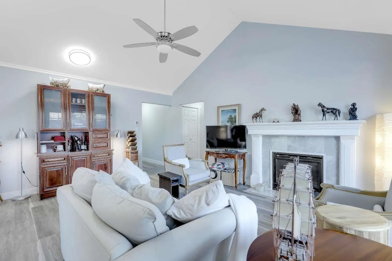 9109 154 Street #202