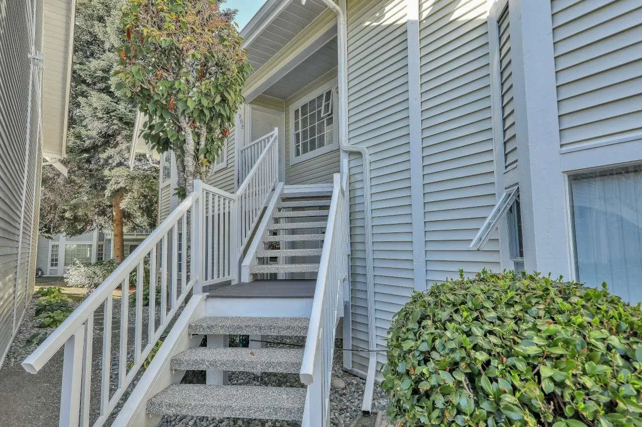 9109 154 Street #202