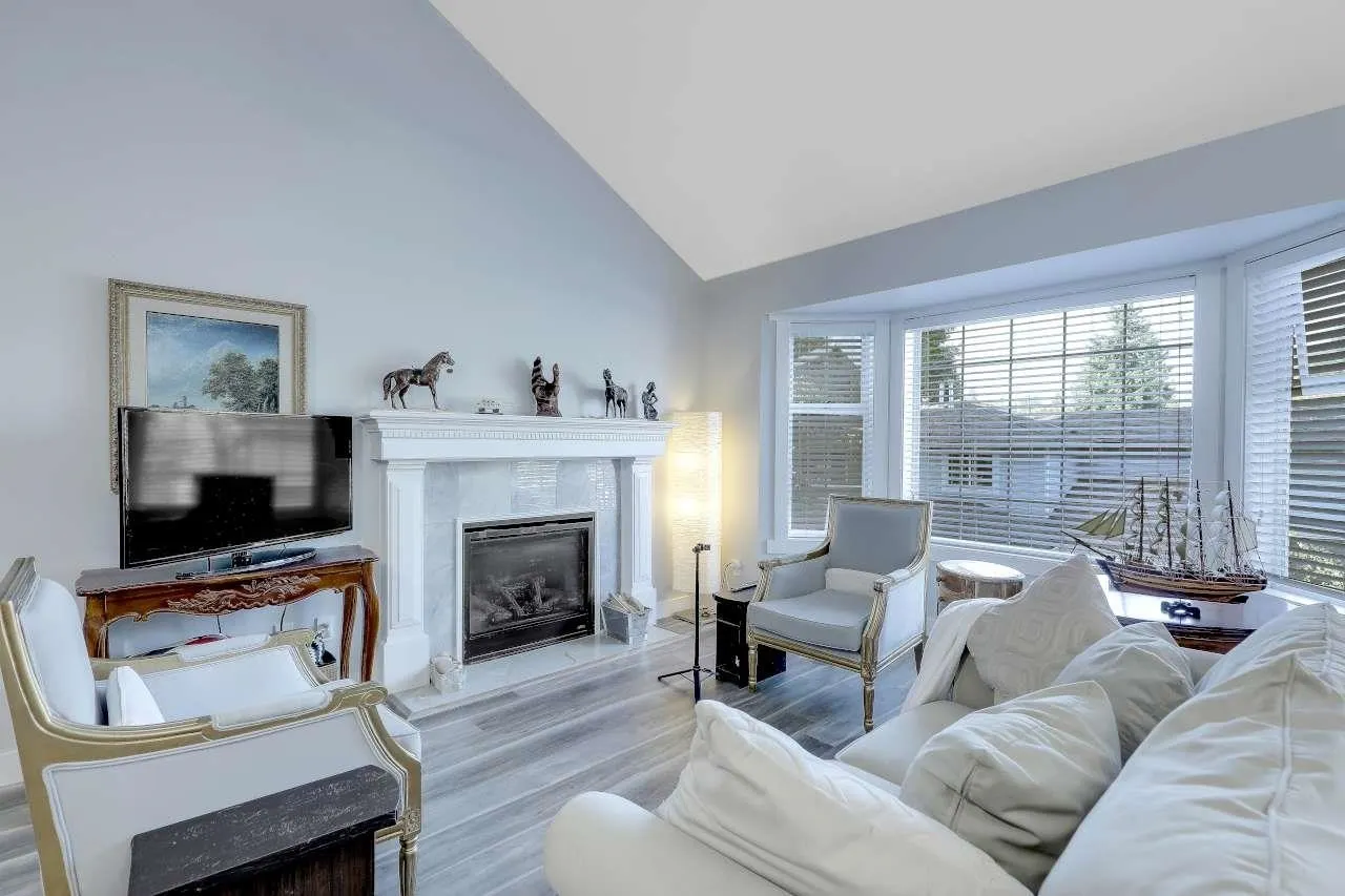 9109 154 Street #202