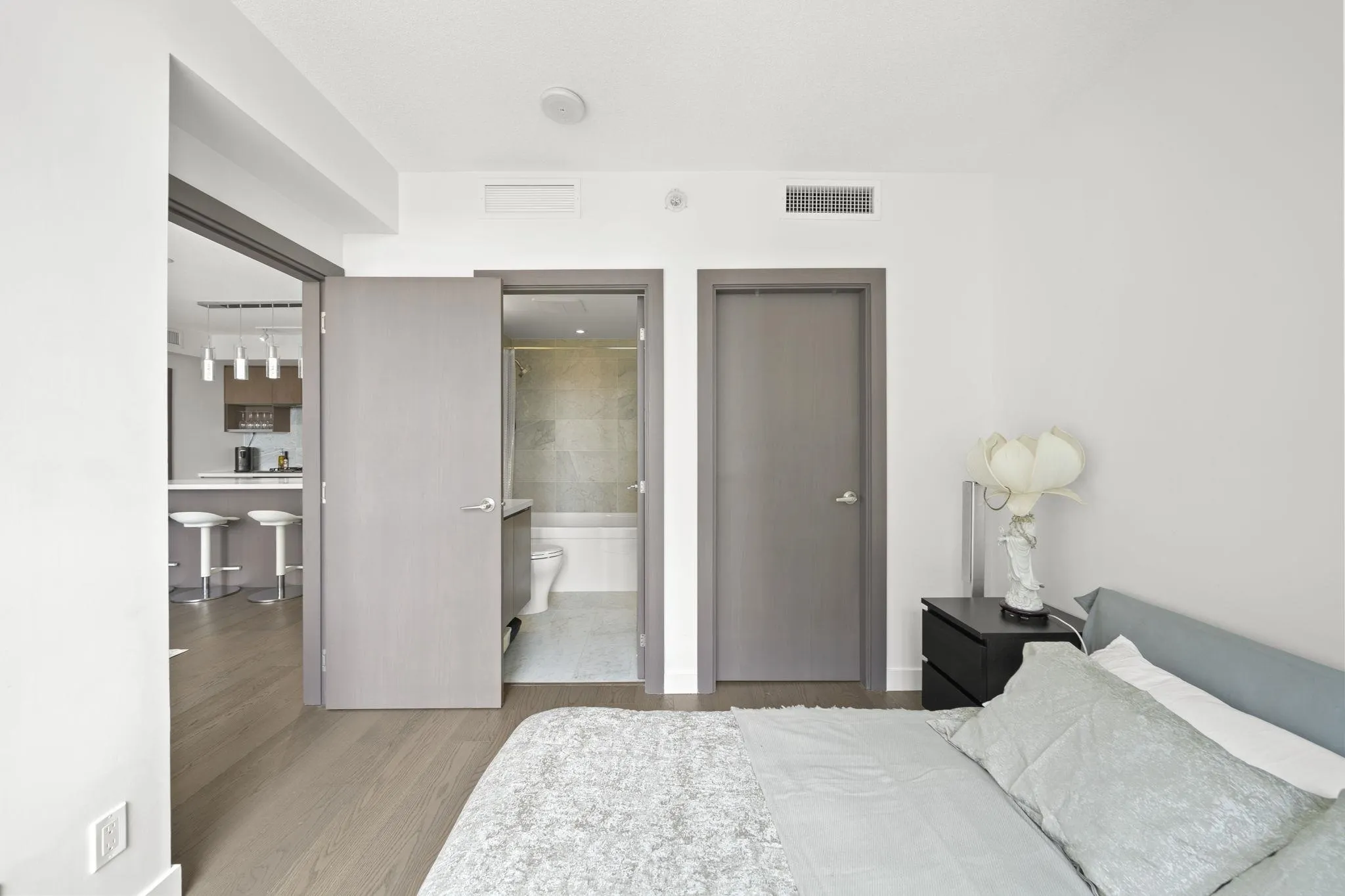 38 Smithe Street #1251