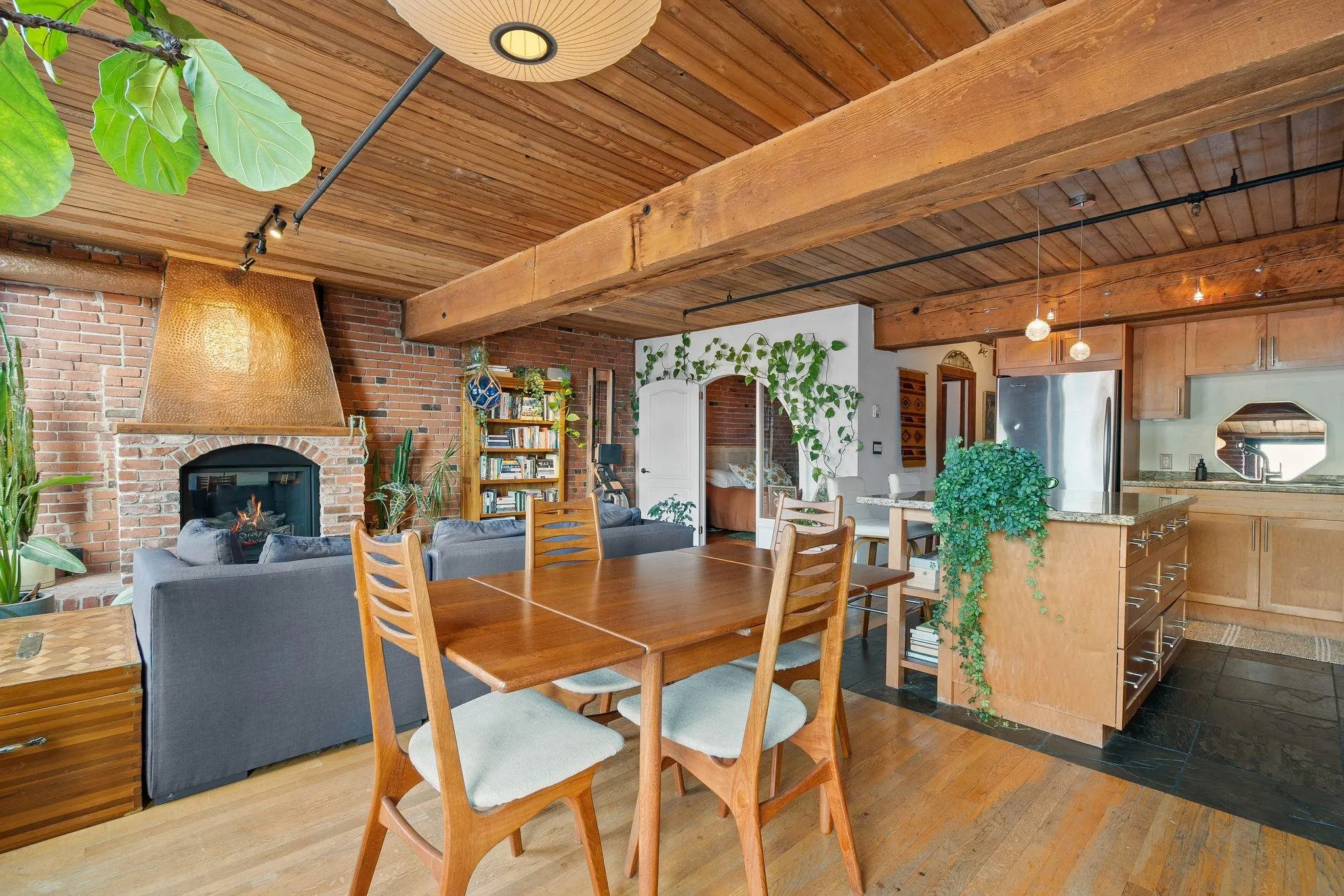 41 Alexander Street #305
