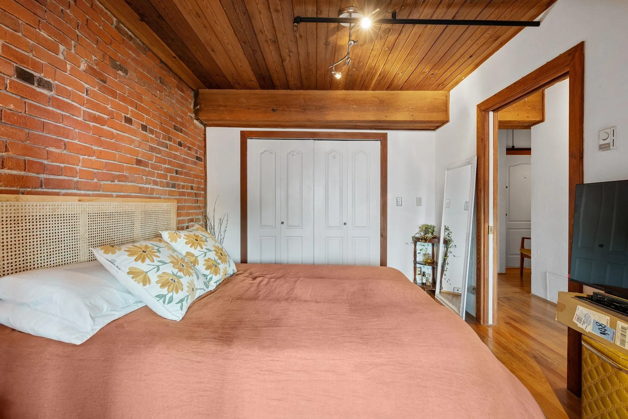 41 Alexander Street #305