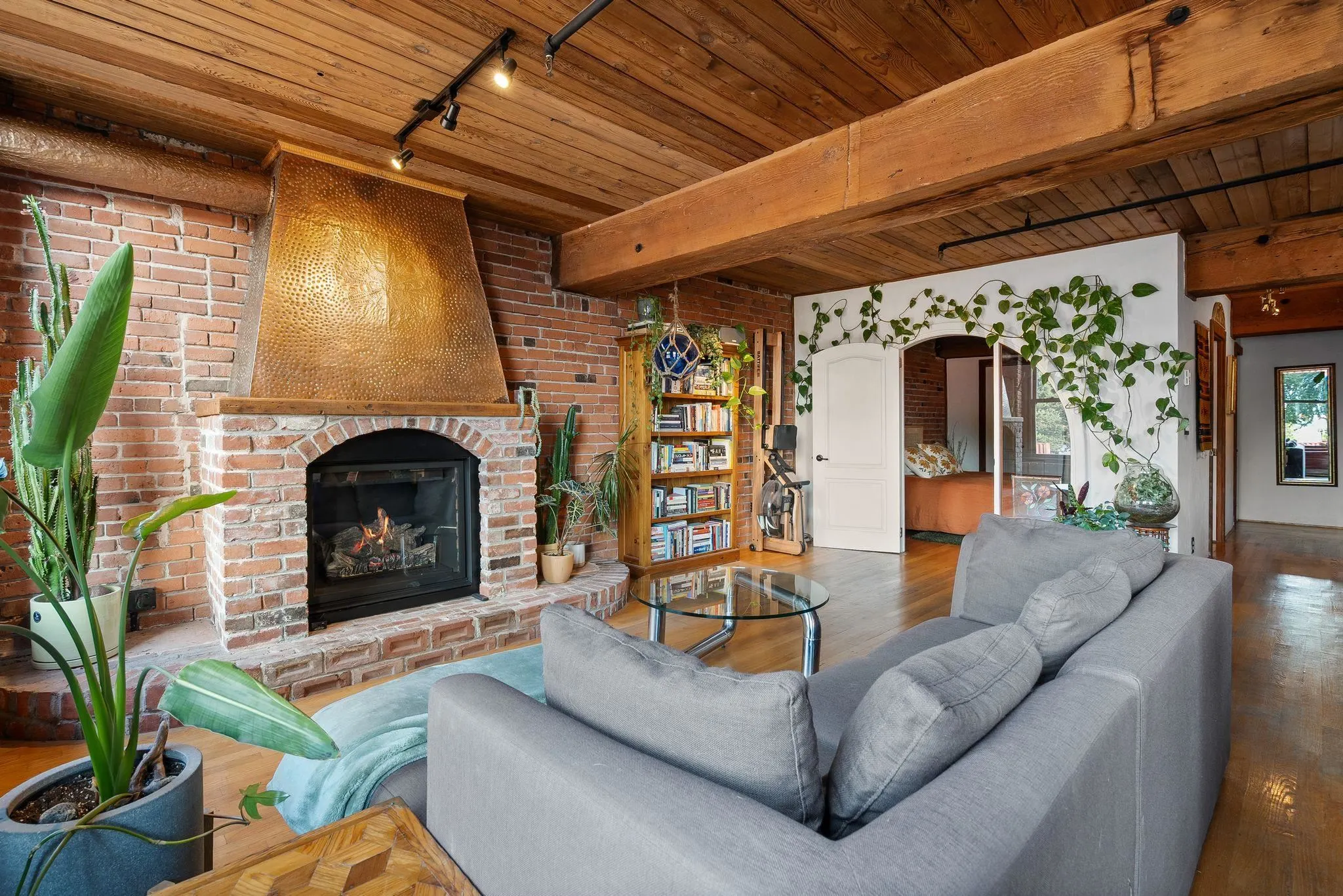 41 Alexander Street #305