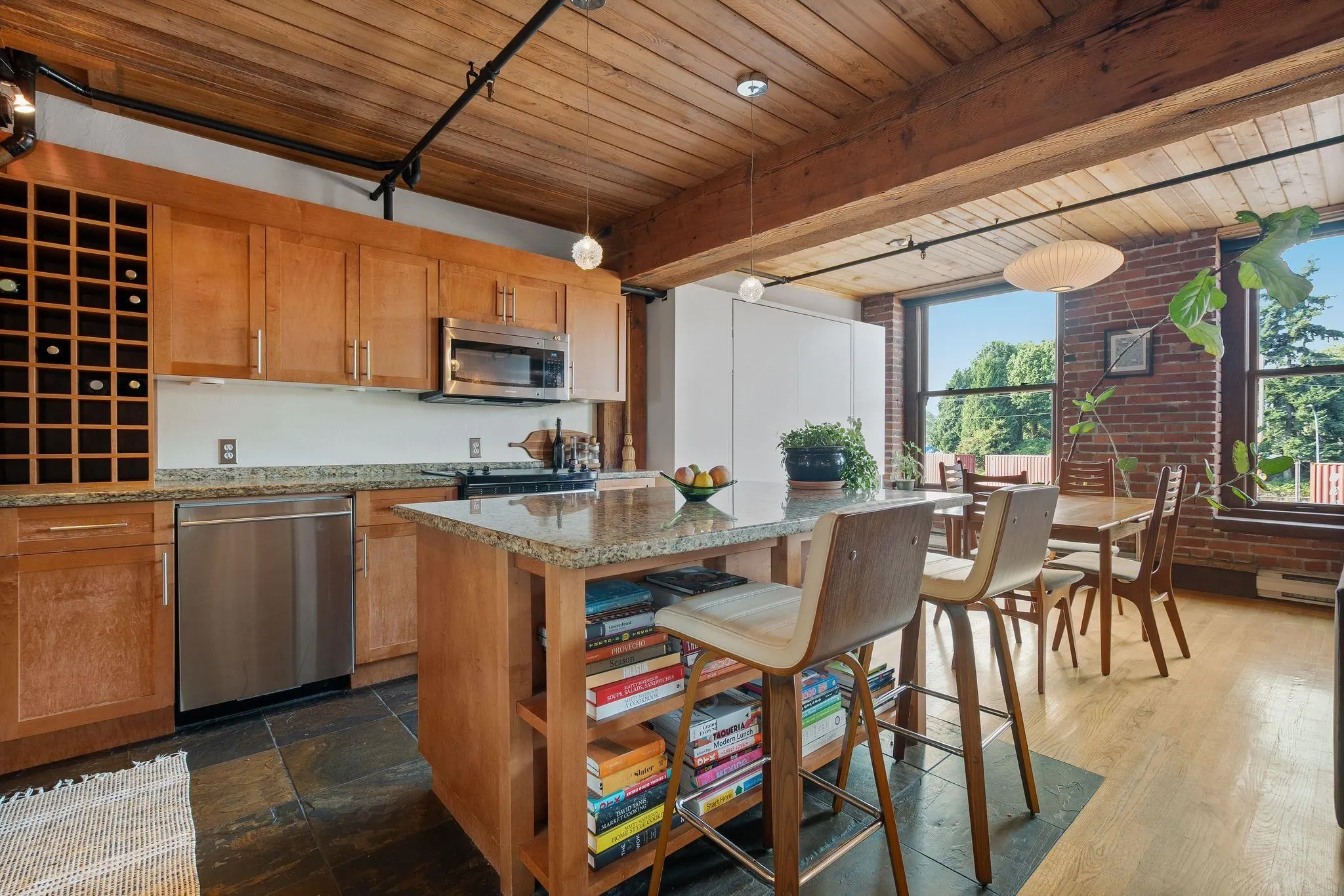 41 Alexander Street #305