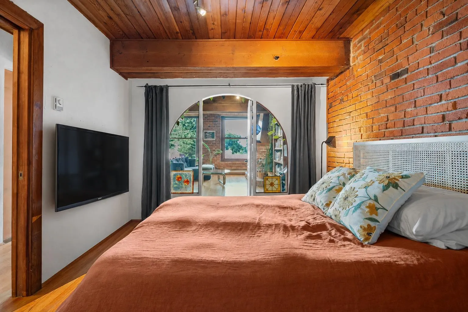 41 Alexander Street #305