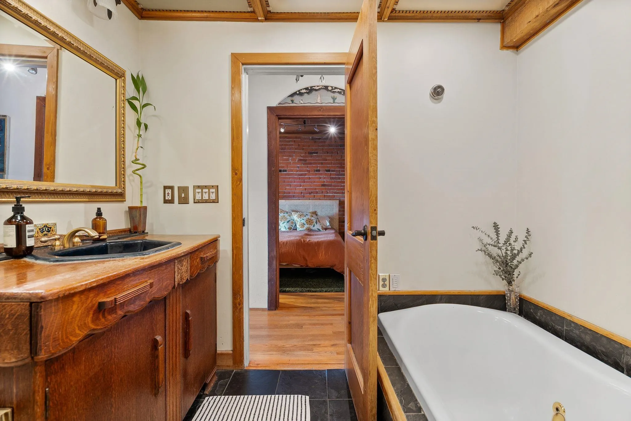 41 Alexander Street #305