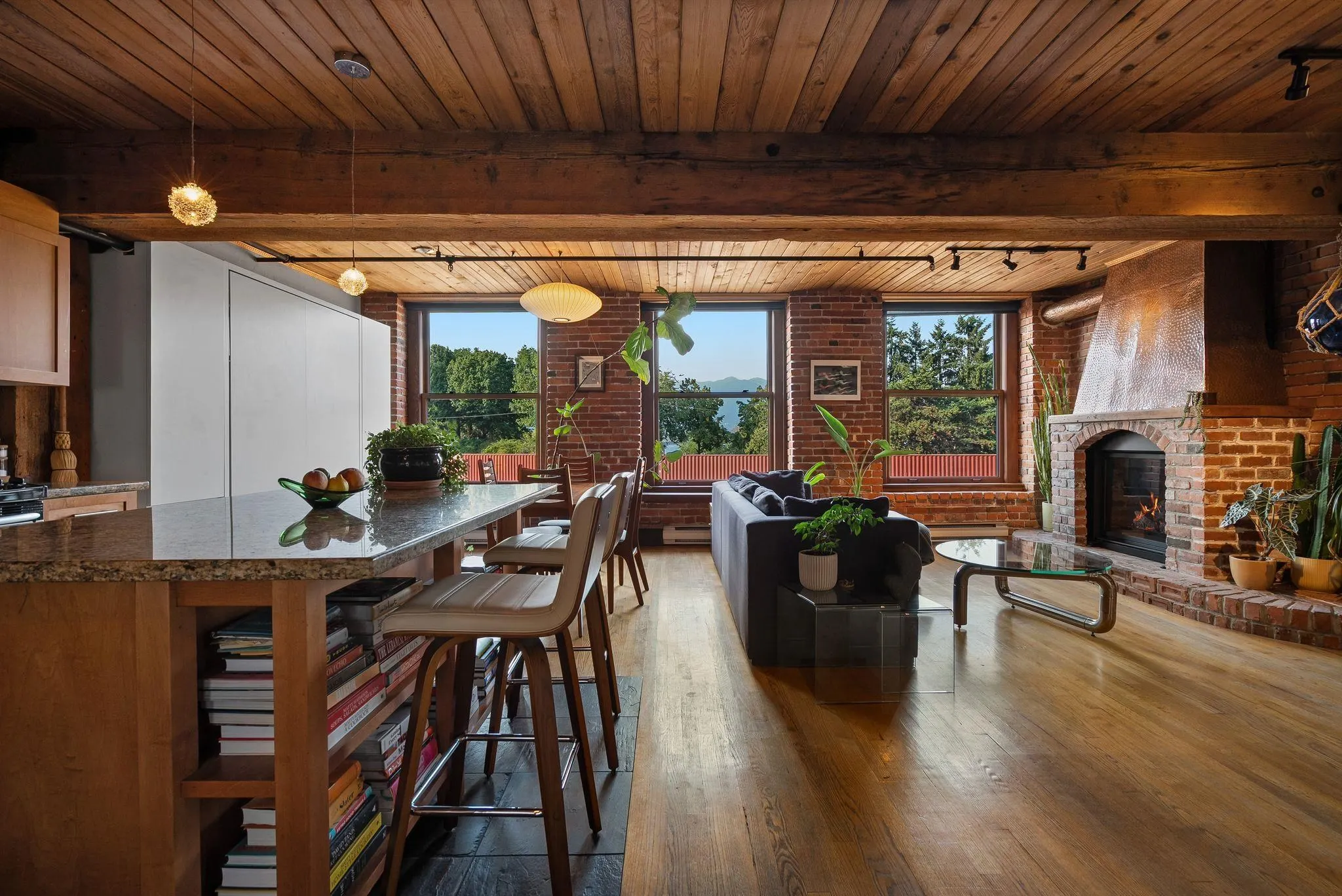41 Alexander Street #305