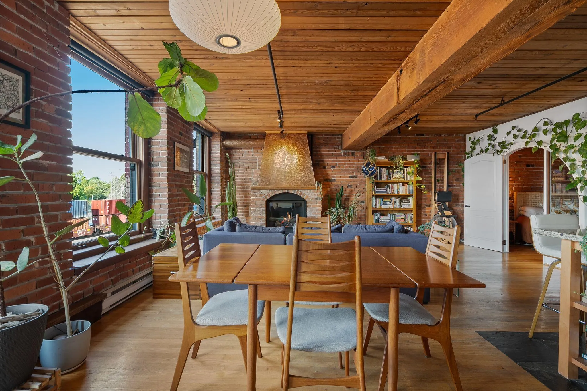 41 Alexander Street #305
