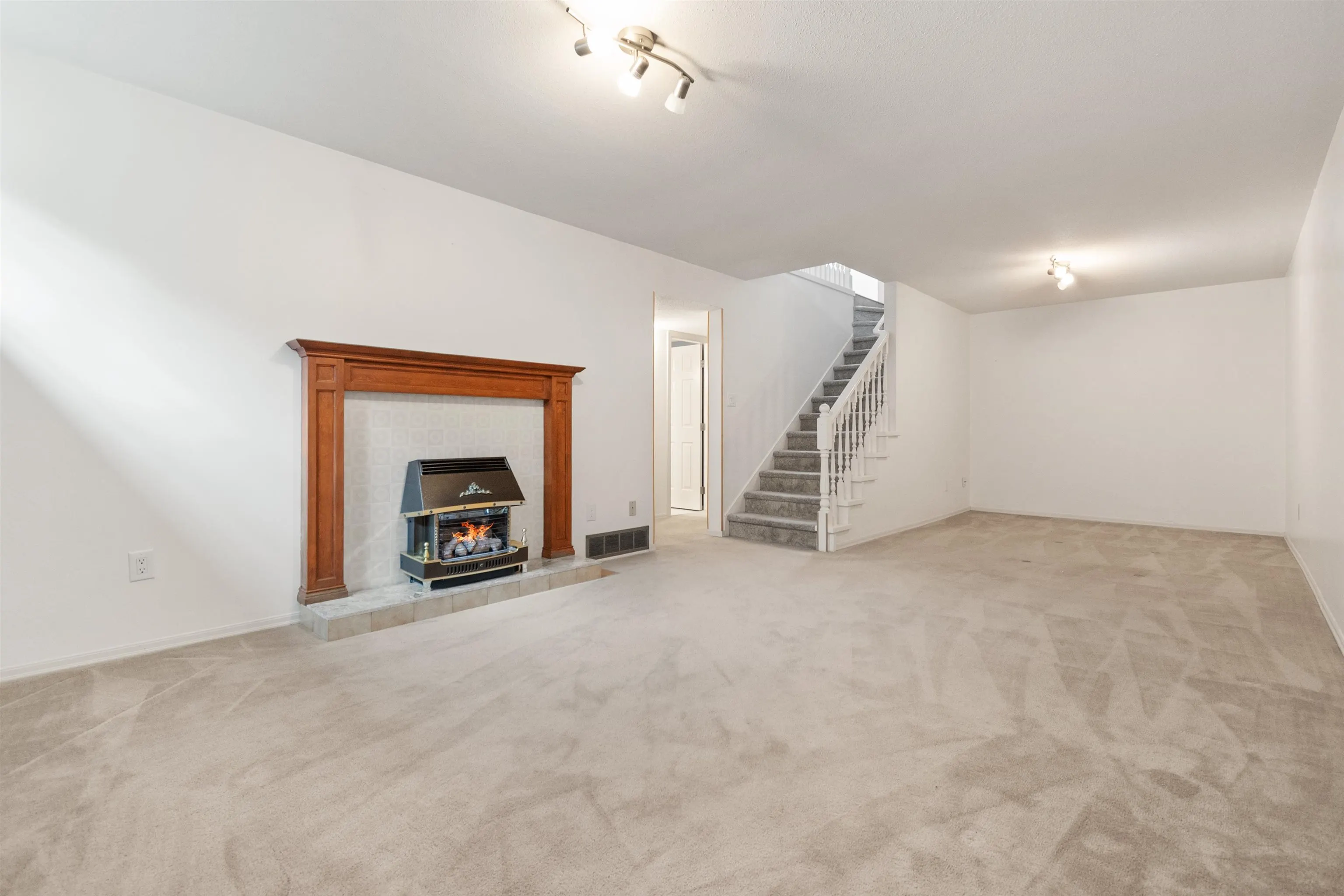 2989 Trafalgar Street #28
