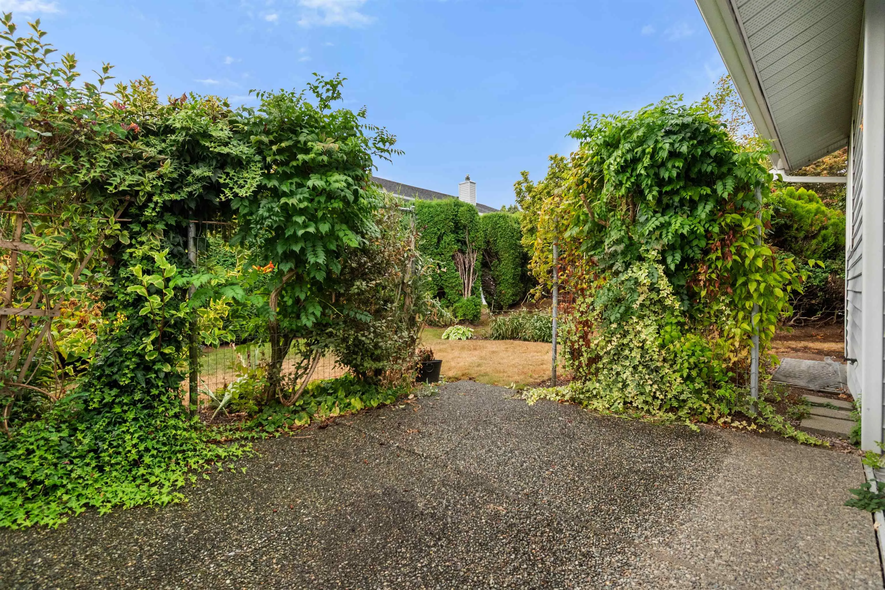 2989 Trafalgar Street #28