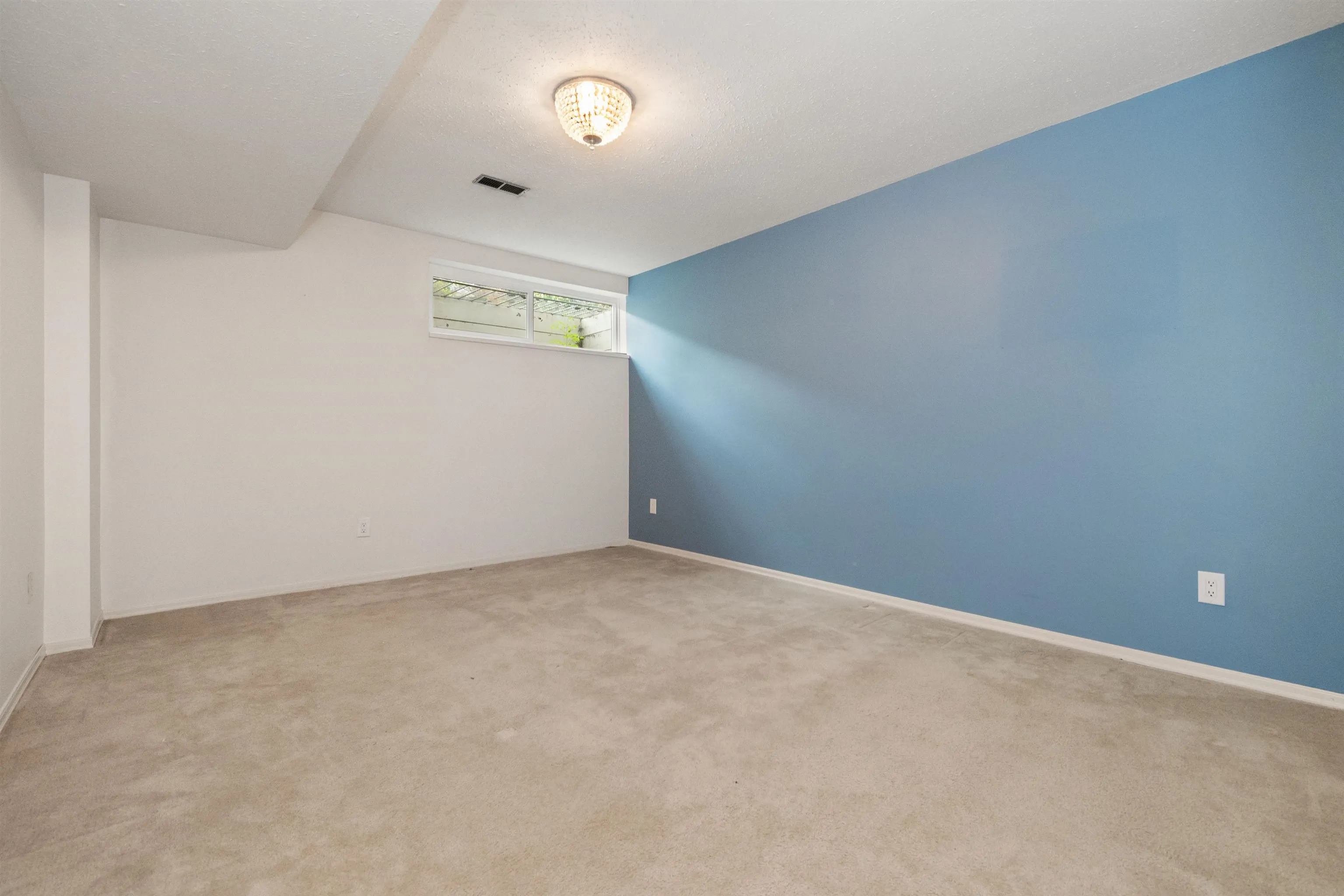2989 Trafalgar Street #28