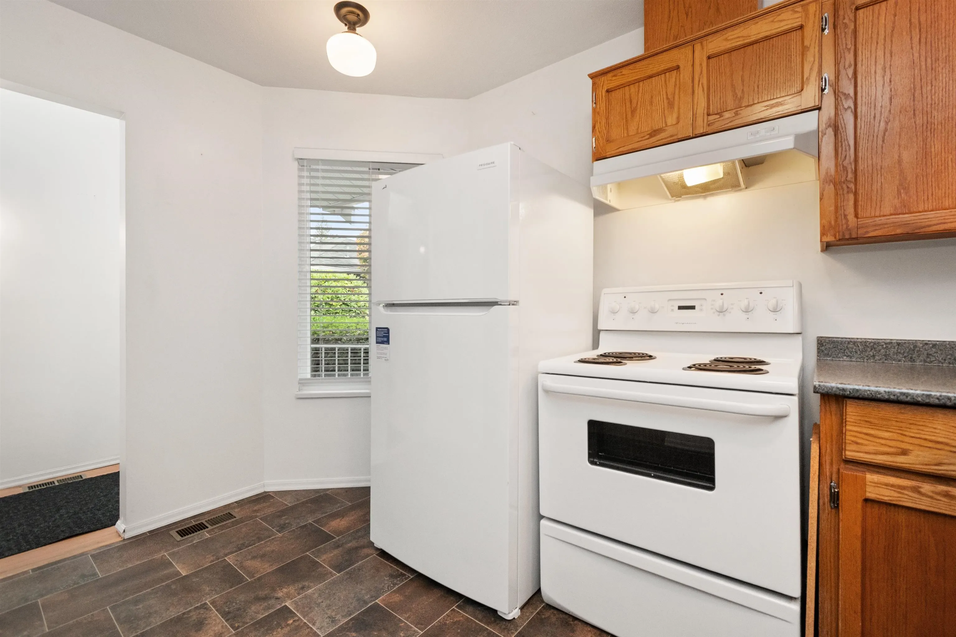 2989 Trafalgar Street #28