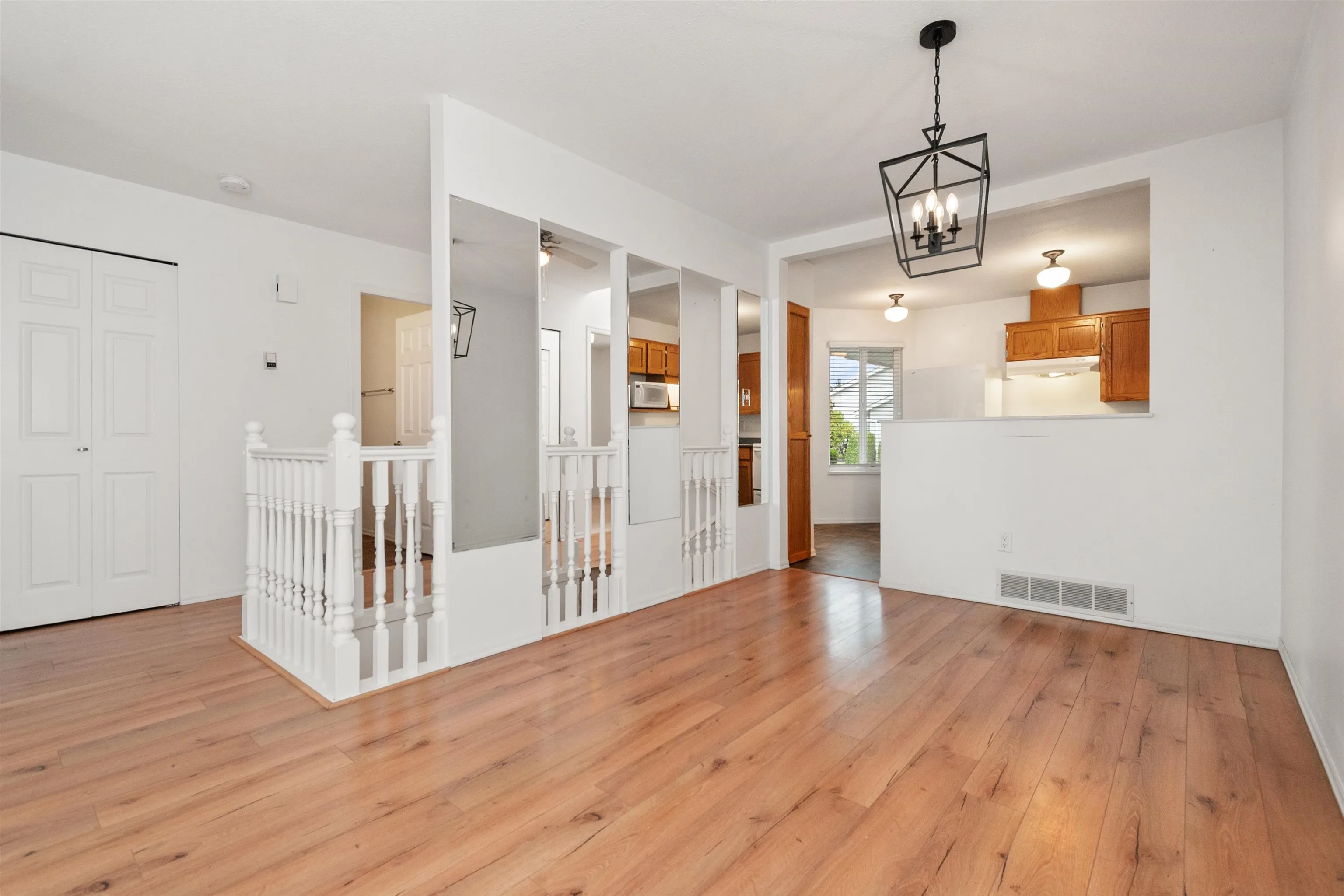 2989 Trafalgar Street #28