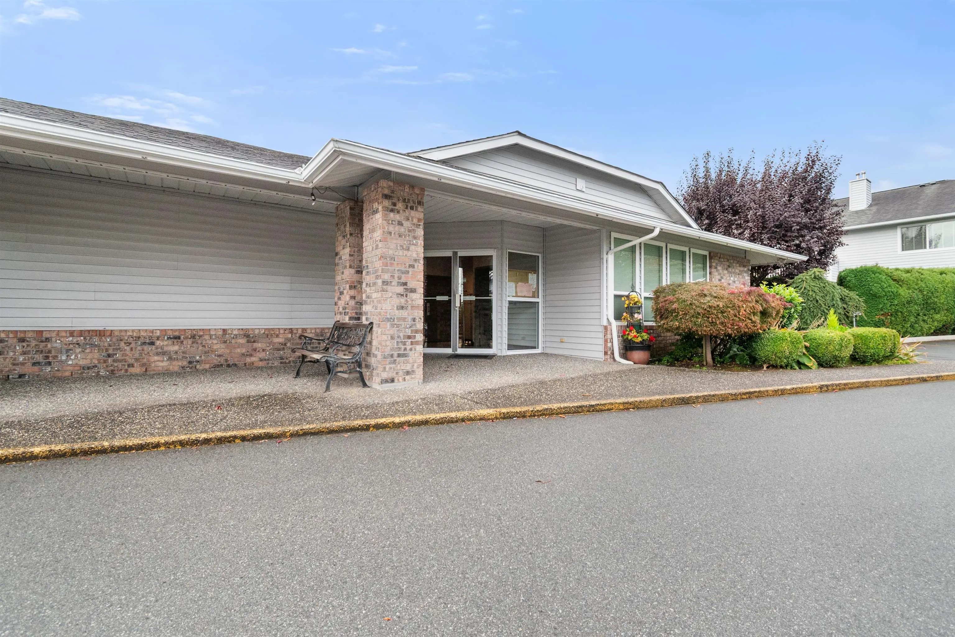 2989 Trafalgar Street #28