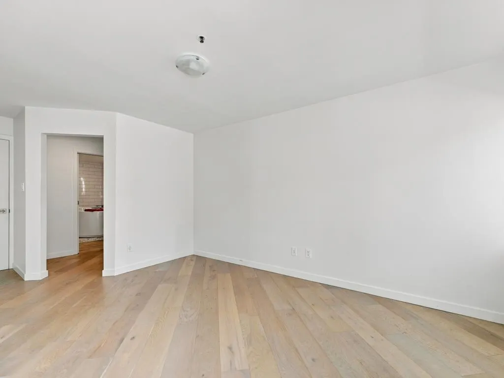 565 17 Street #204