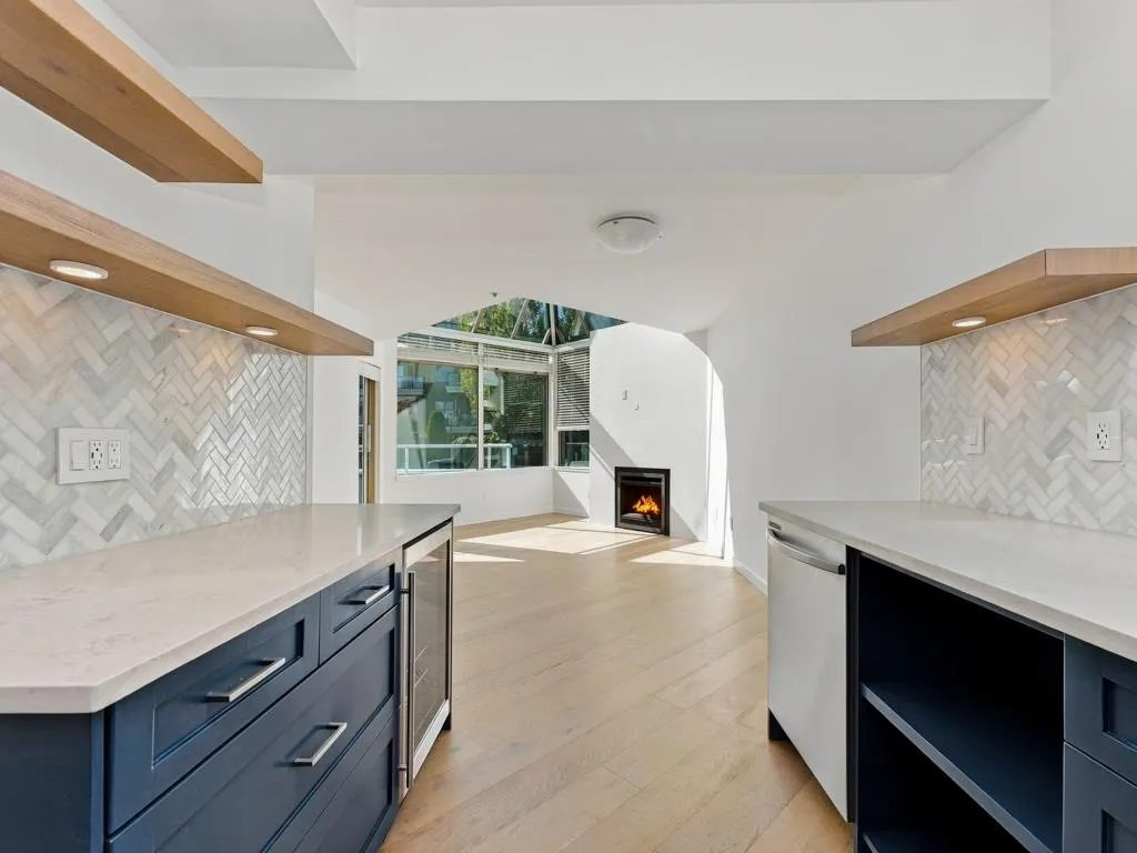 565 17 Street #204