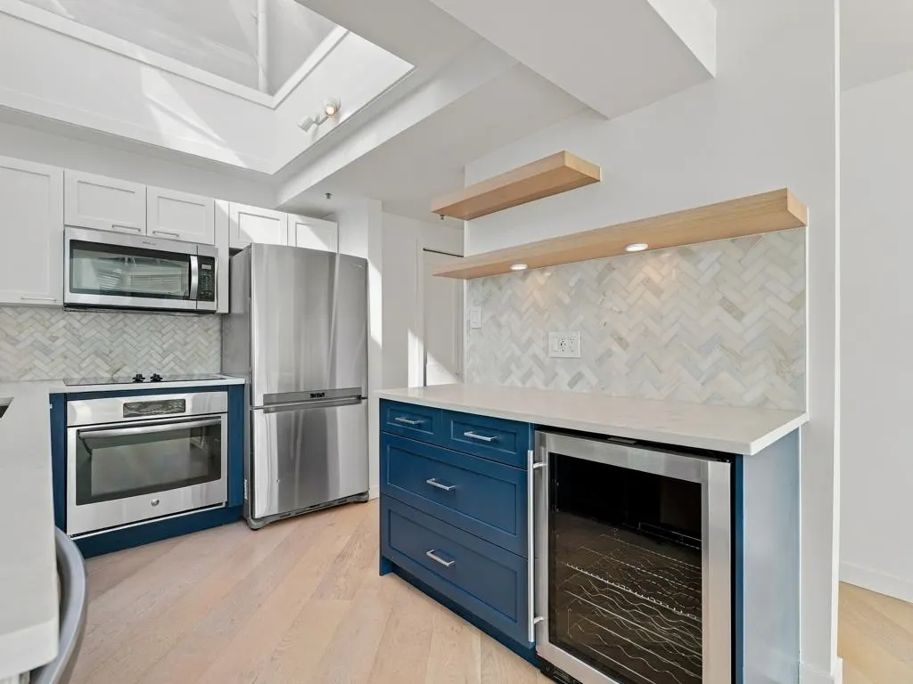 565 17 Street #204