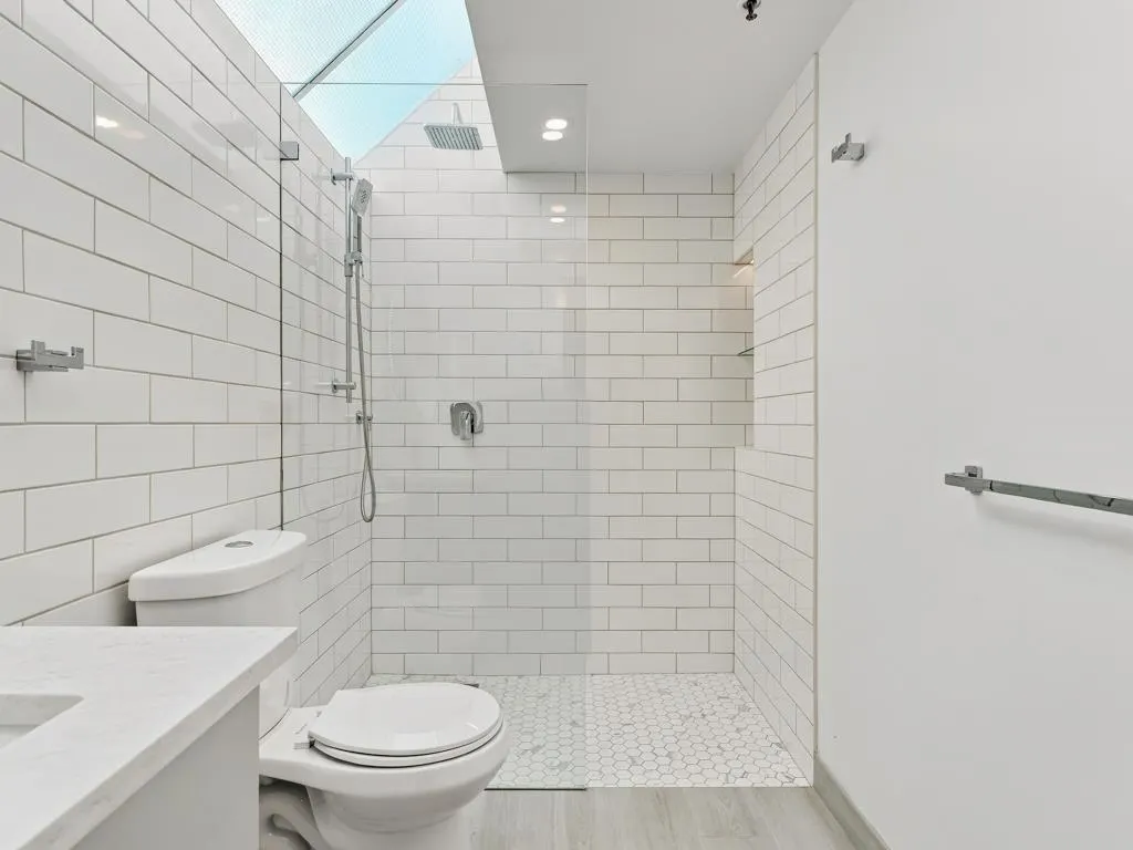 565 17 Street #204