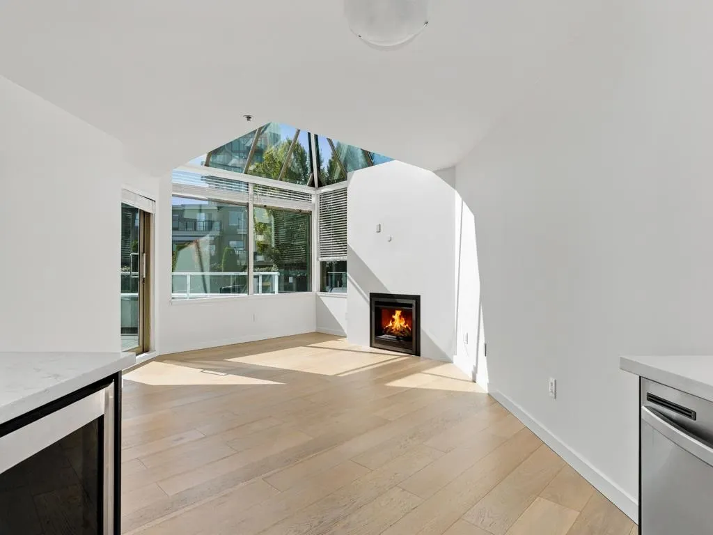 565 17 Street #204