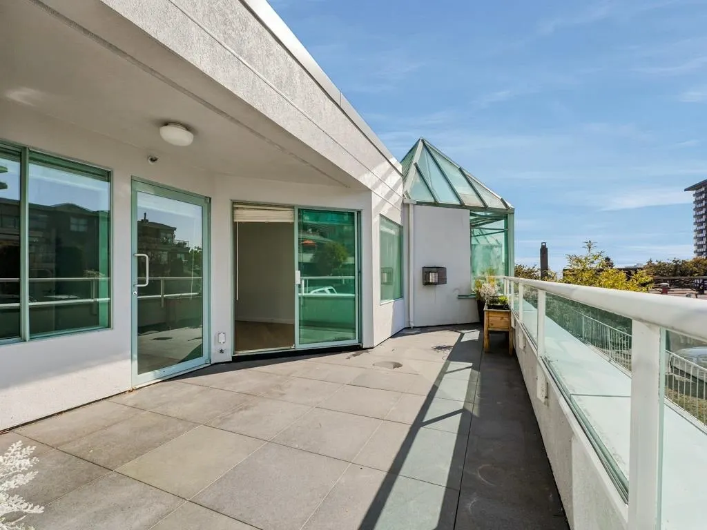 565 17 Street #204