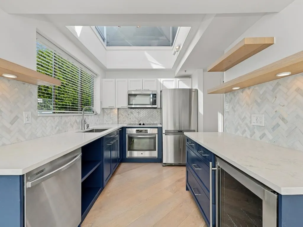 565 17 Street #204