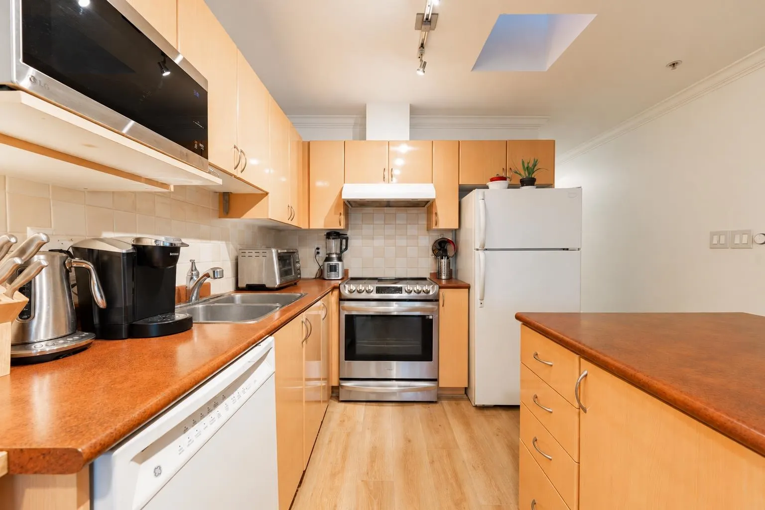 5629 Dunbar Street #406