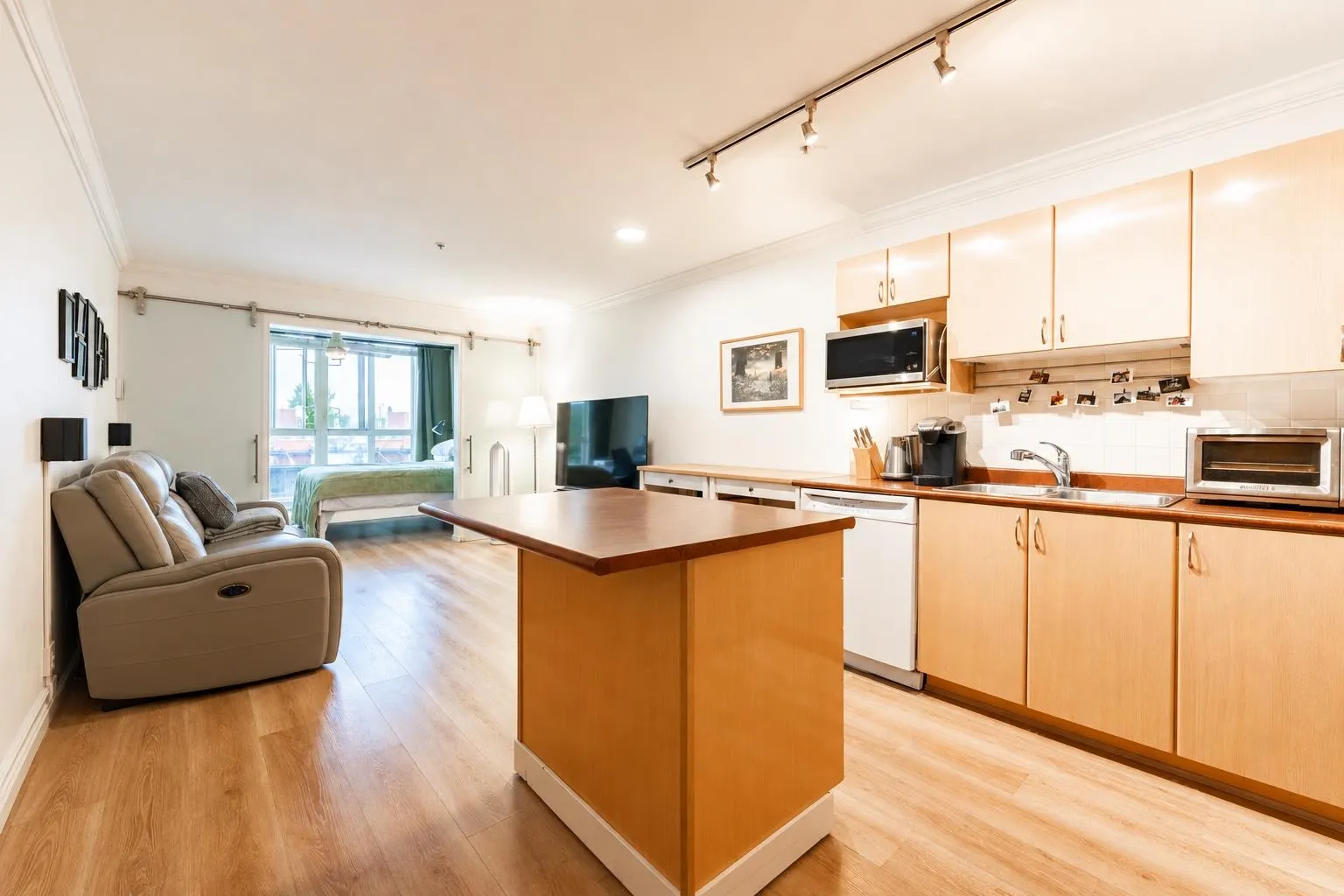 5629 Dunbar Street #406