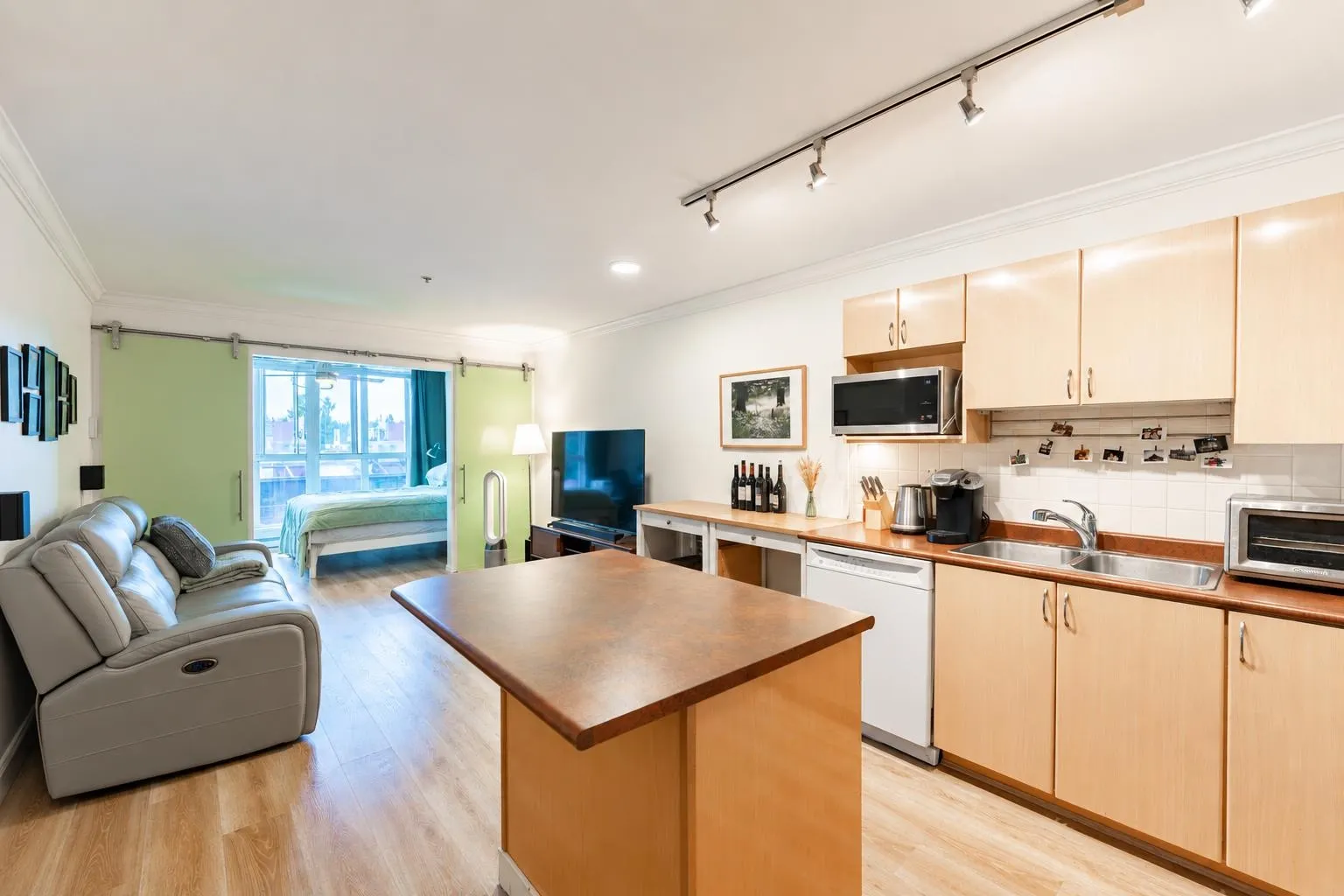 5629 Dunbar Street #406