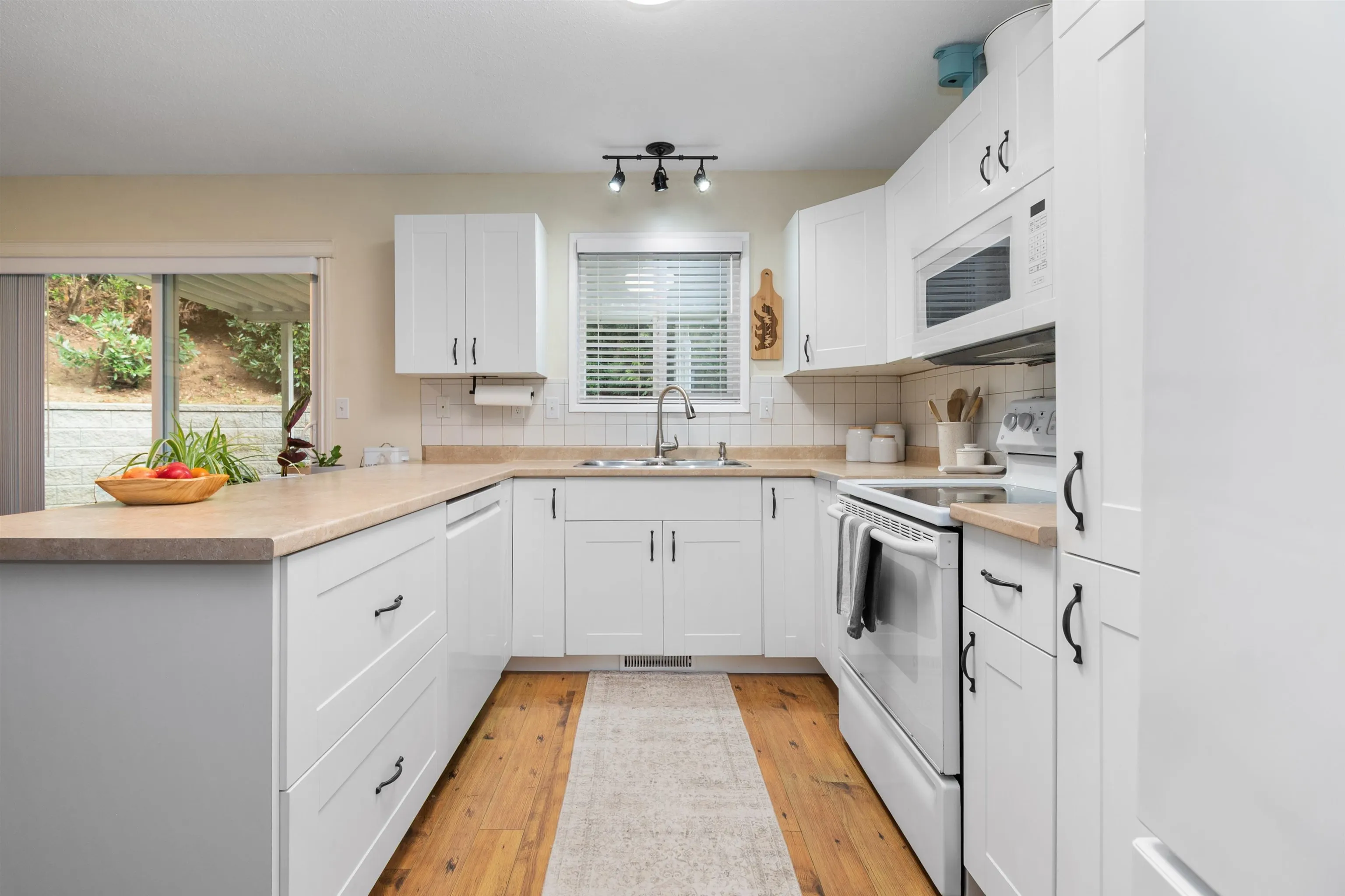 3350 Elmwood Drive #20