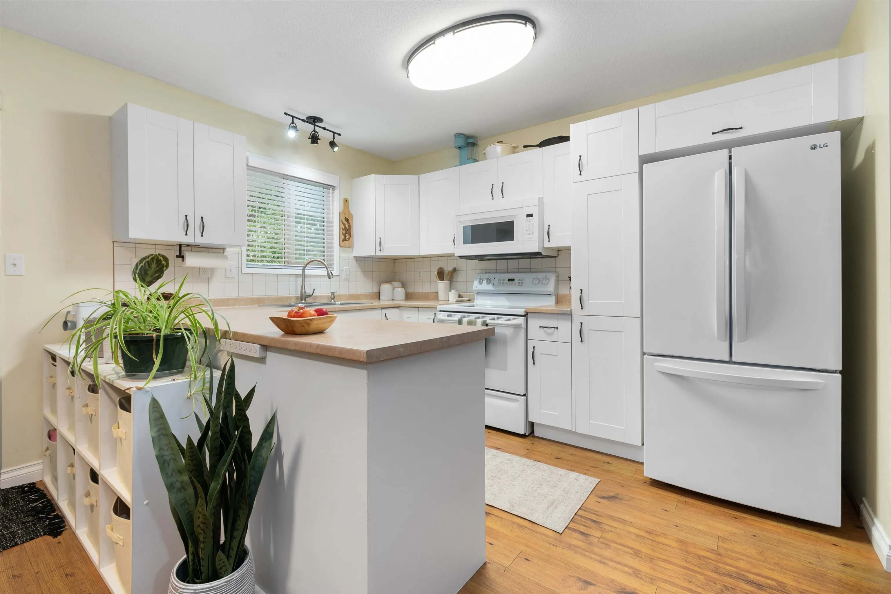 3350 Elmwood Drive #20