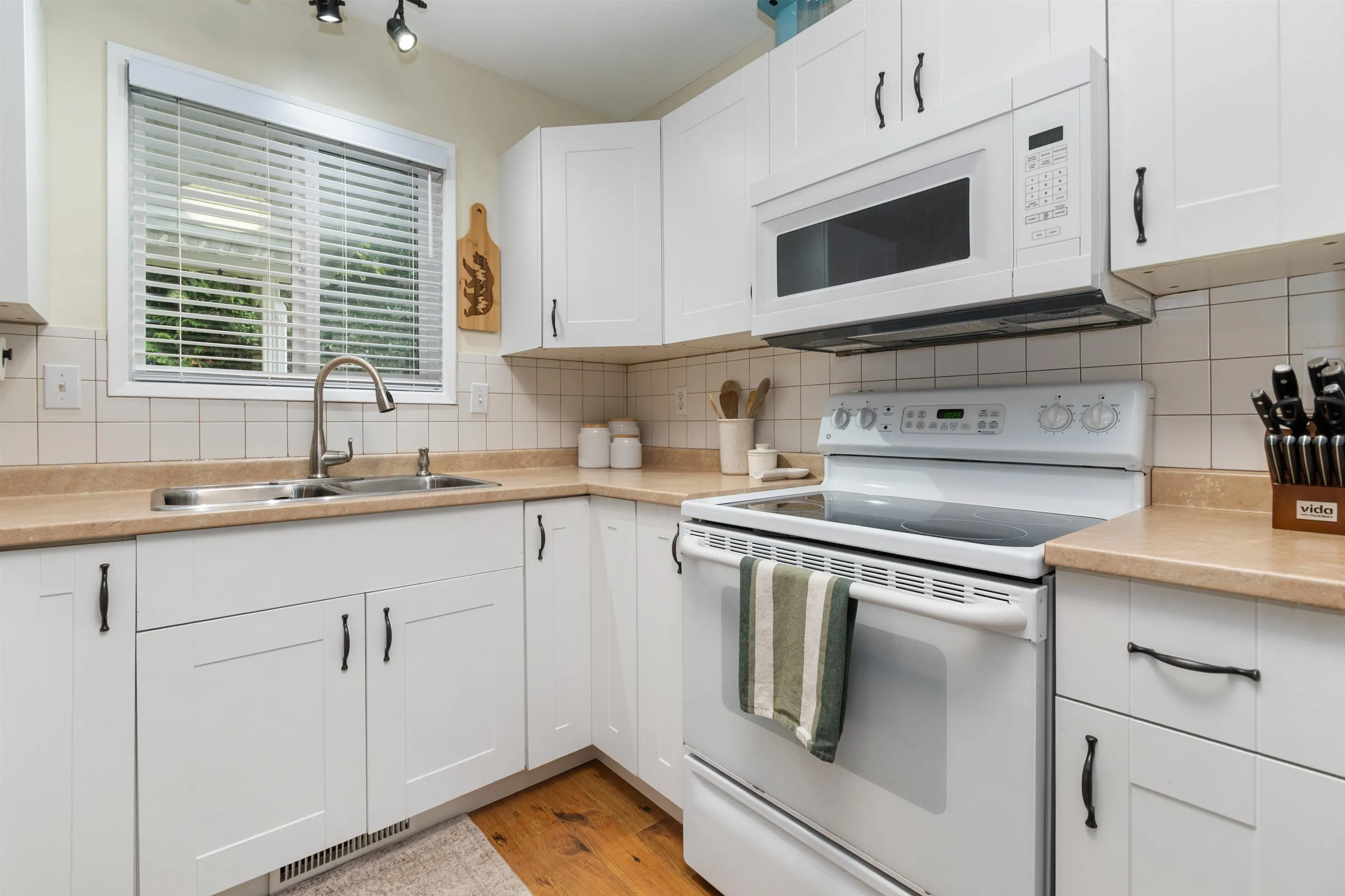 3350 Elmwood Drive #20