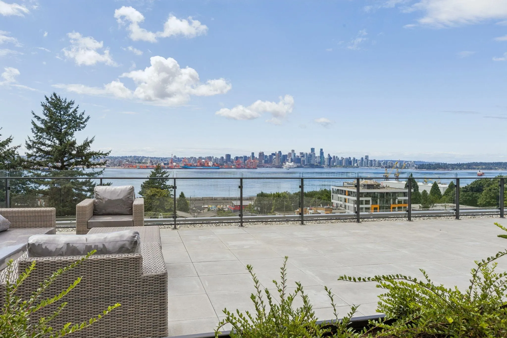 422 E 3rd Street #321