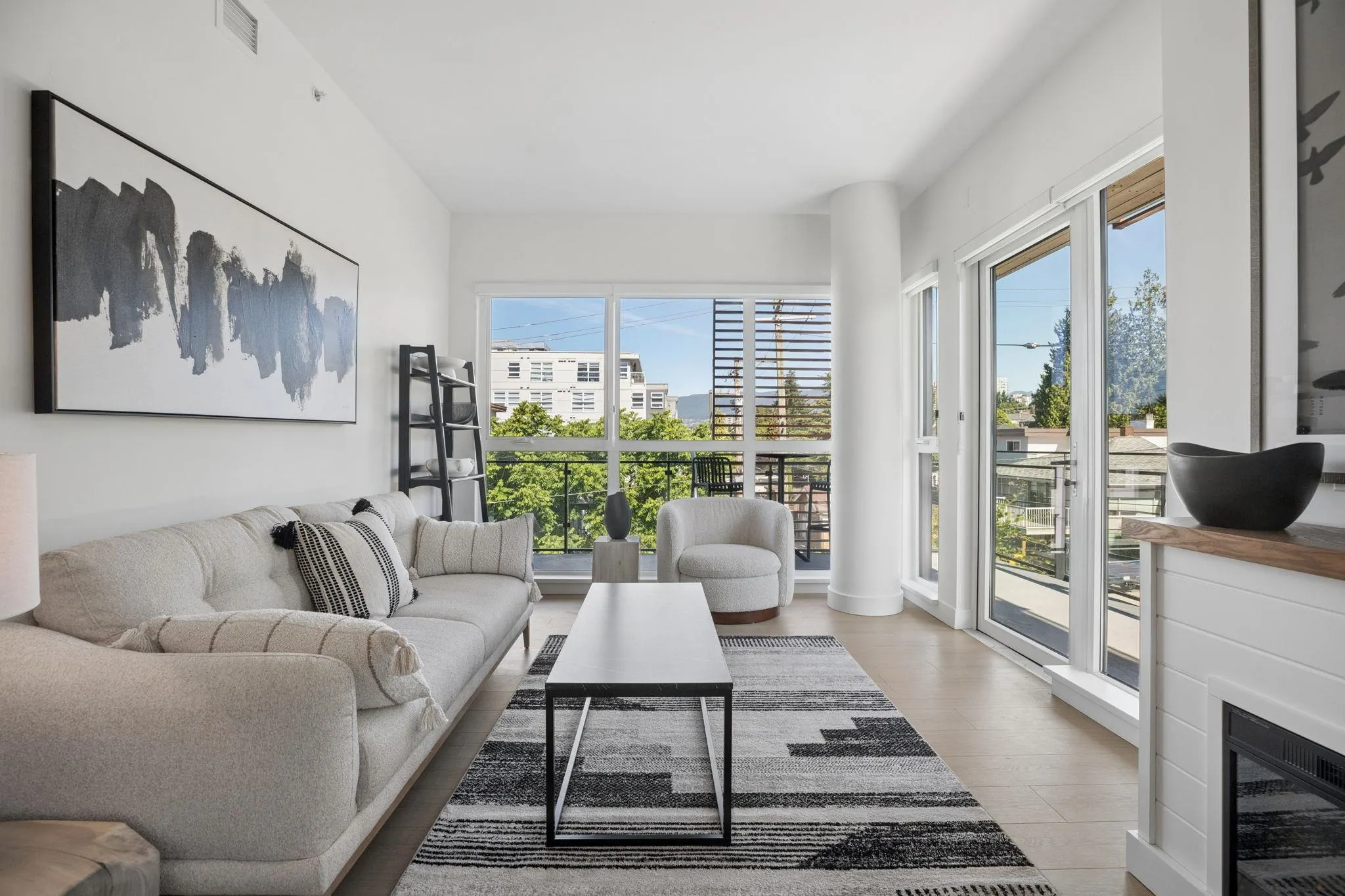 422 E 3rd Street #321