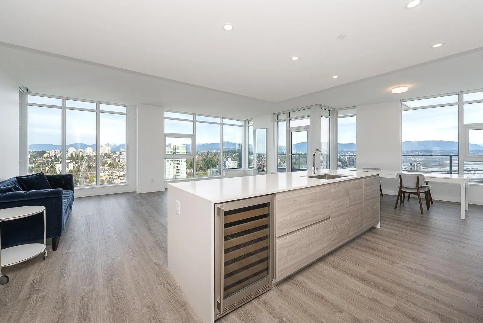 660 Quayside Drive #3602