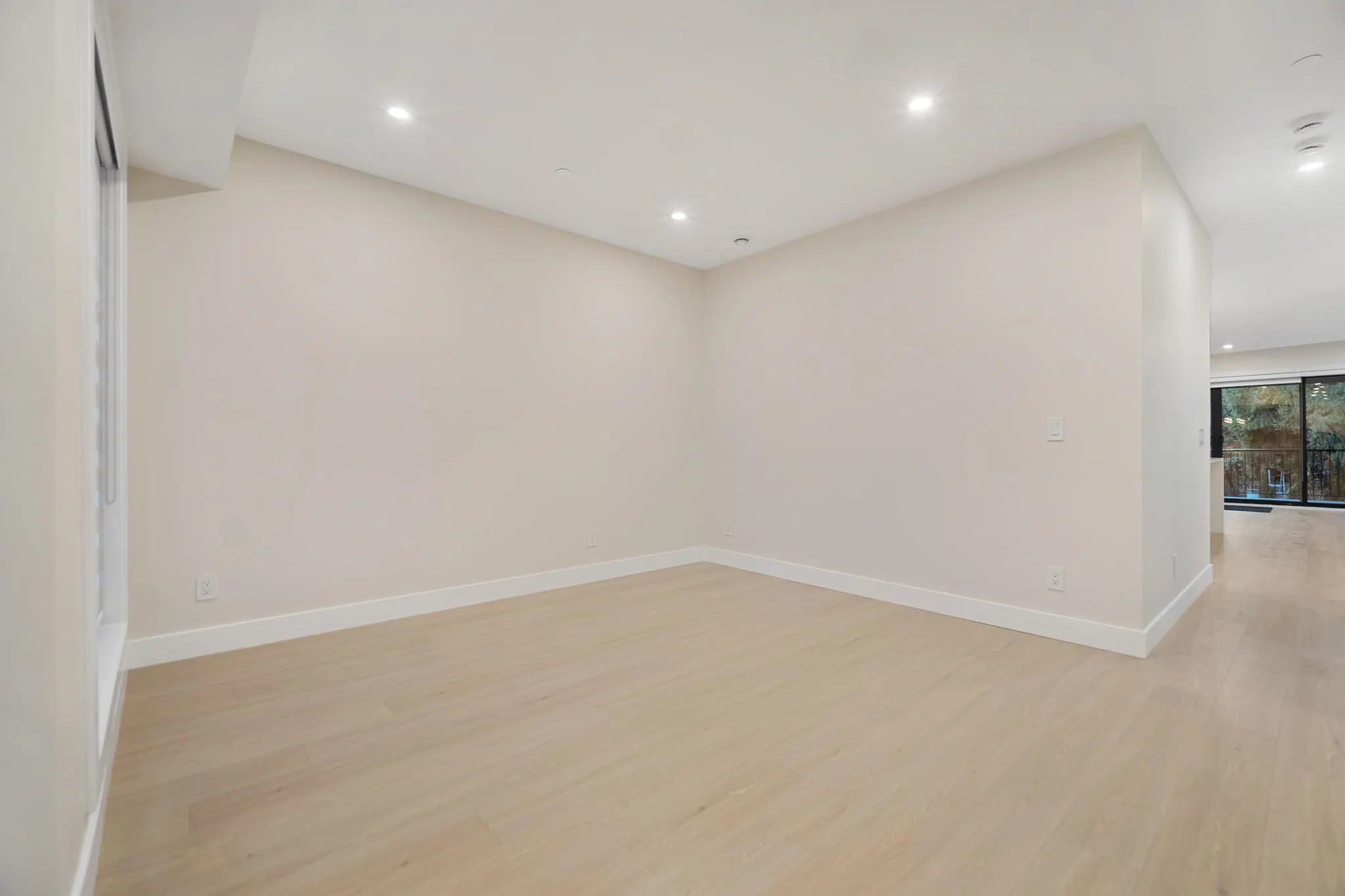14204 North Bluff Road