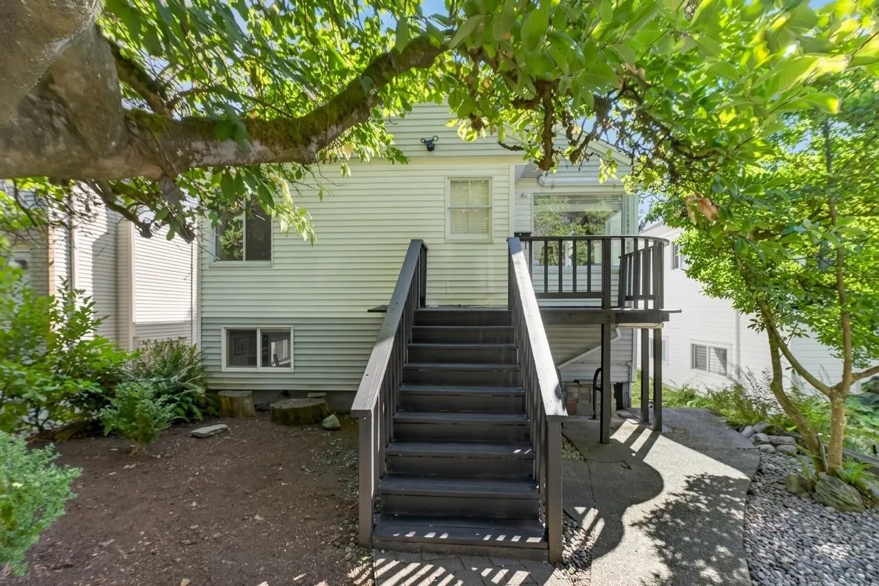 2218 E 11th Avenue