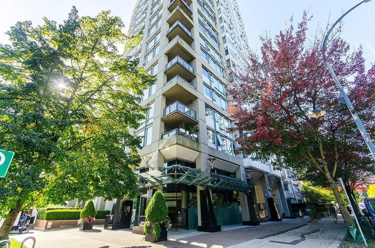 1383 Marinaside Crescent #702