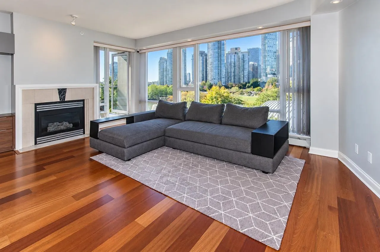 1383 Marinaside Crescent #702
