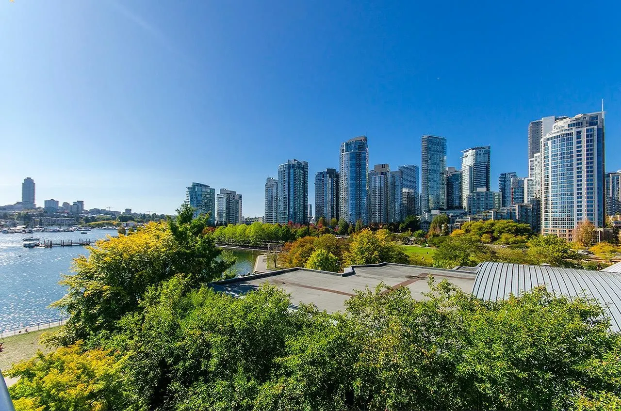 1383 Marinaside Crescent #702