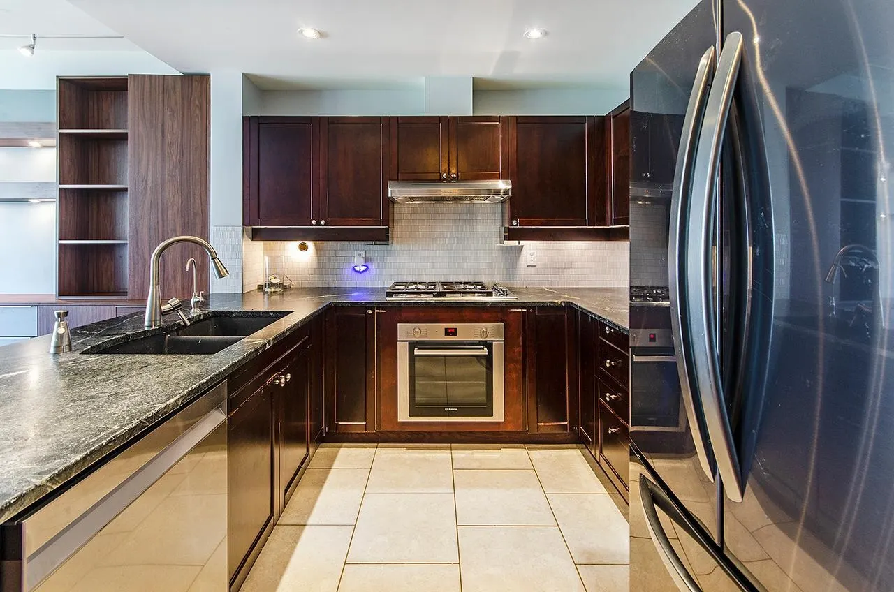 1383 Marinaside Crescent #702