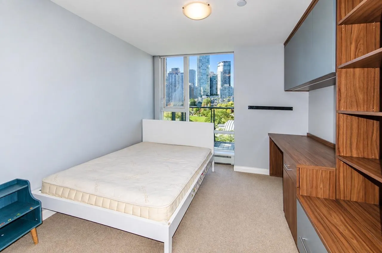 1383 Marinaside Crescent #702