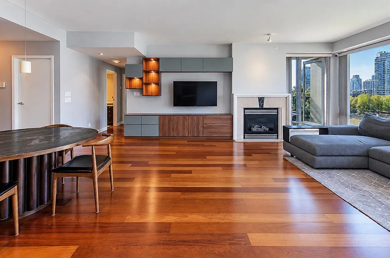 1383 Marinaside Crescent #702