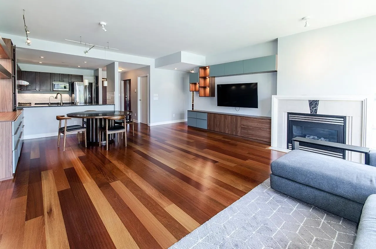 1383 Marinaside Crescent #702