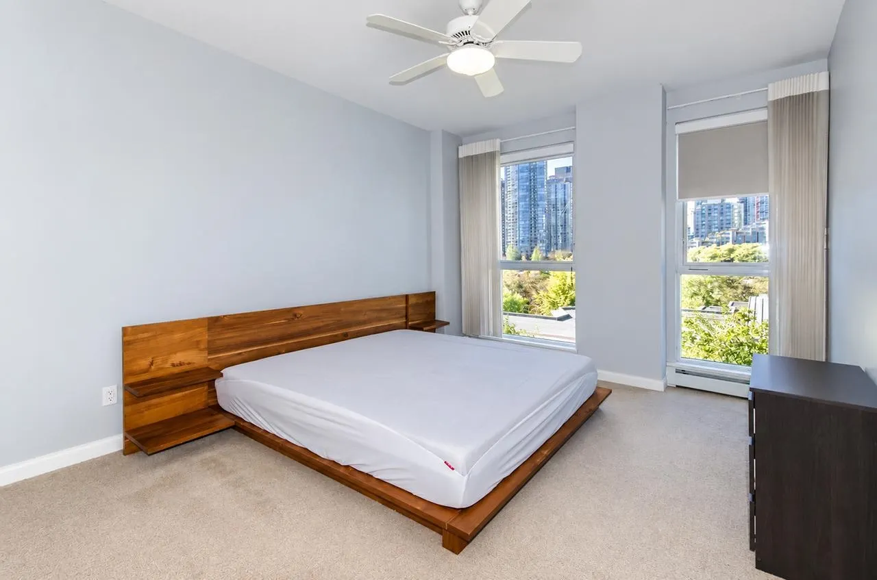 1383 Marinaside Crescent #702