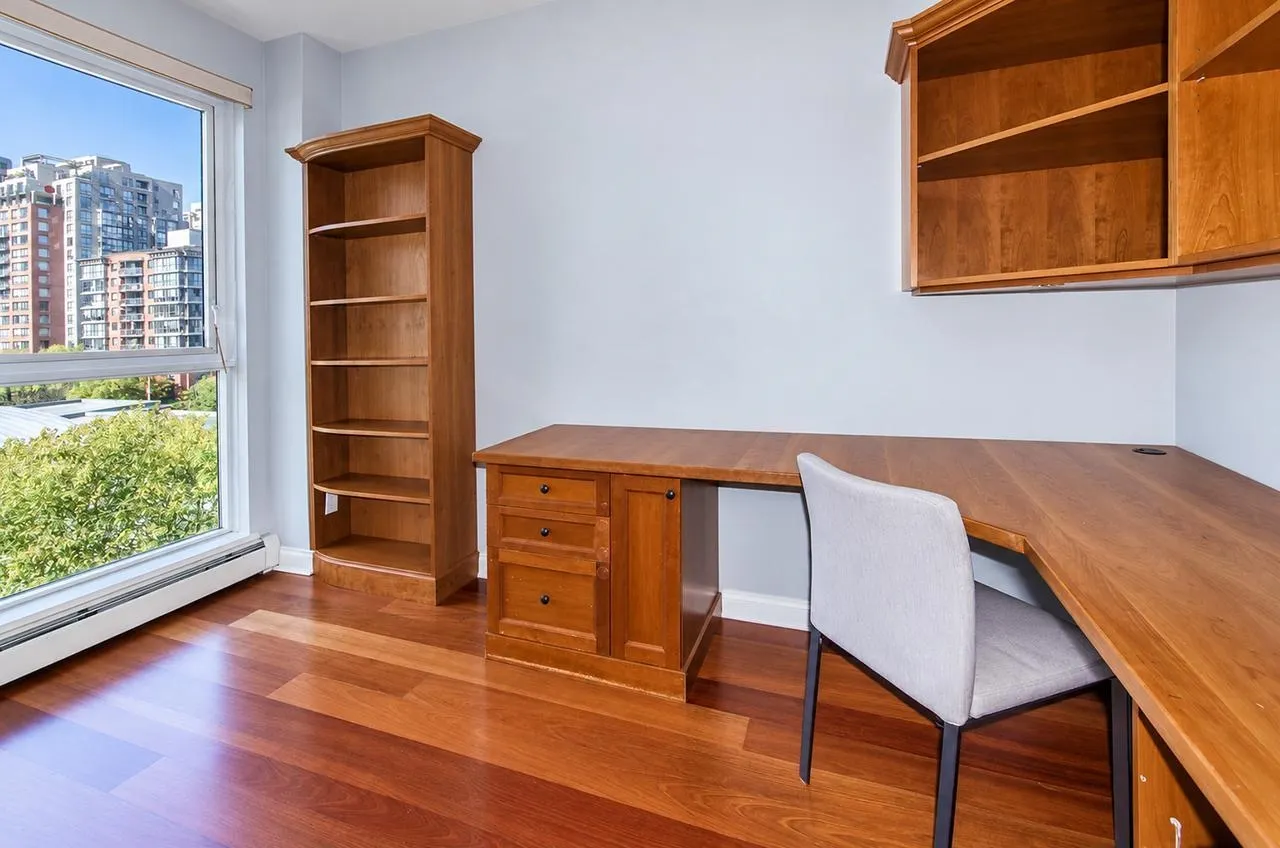1383 Marinaside Crescent #702