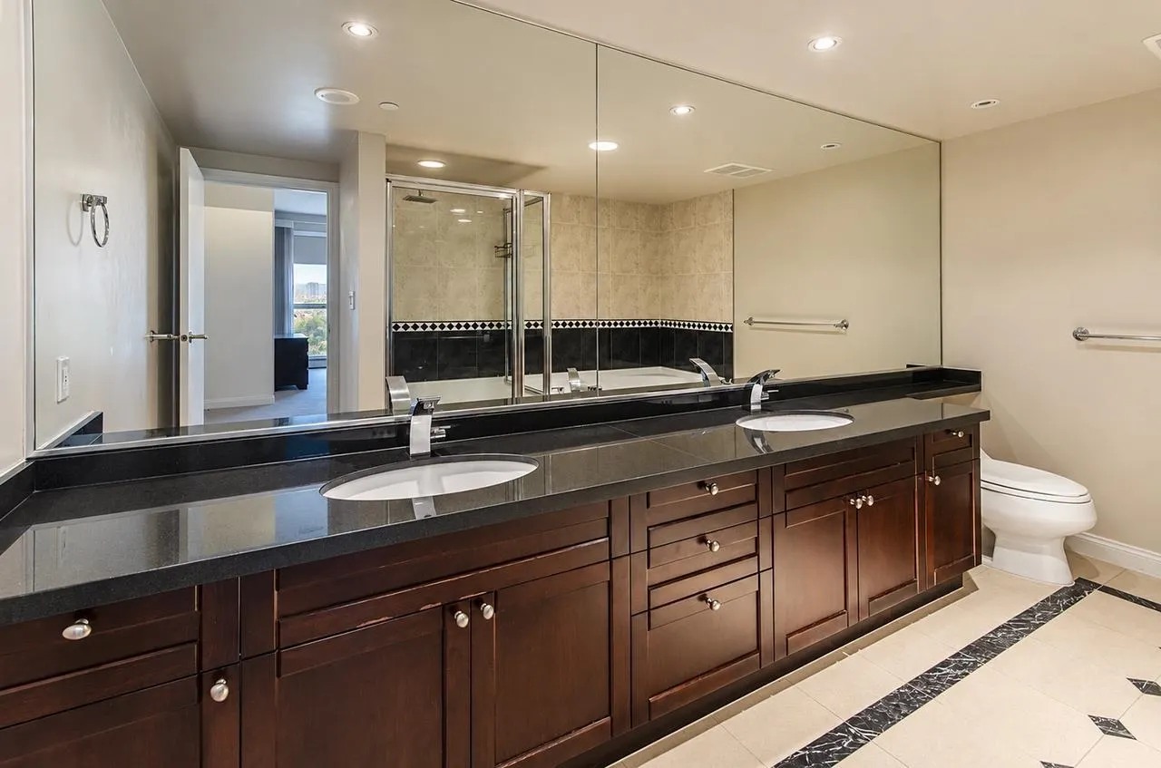 1383 Marinaside Crescent #702