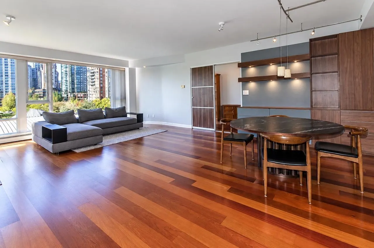 1383 Marinaside Crescent #702