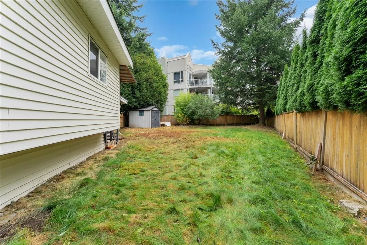 2558 Lakeview Crescent