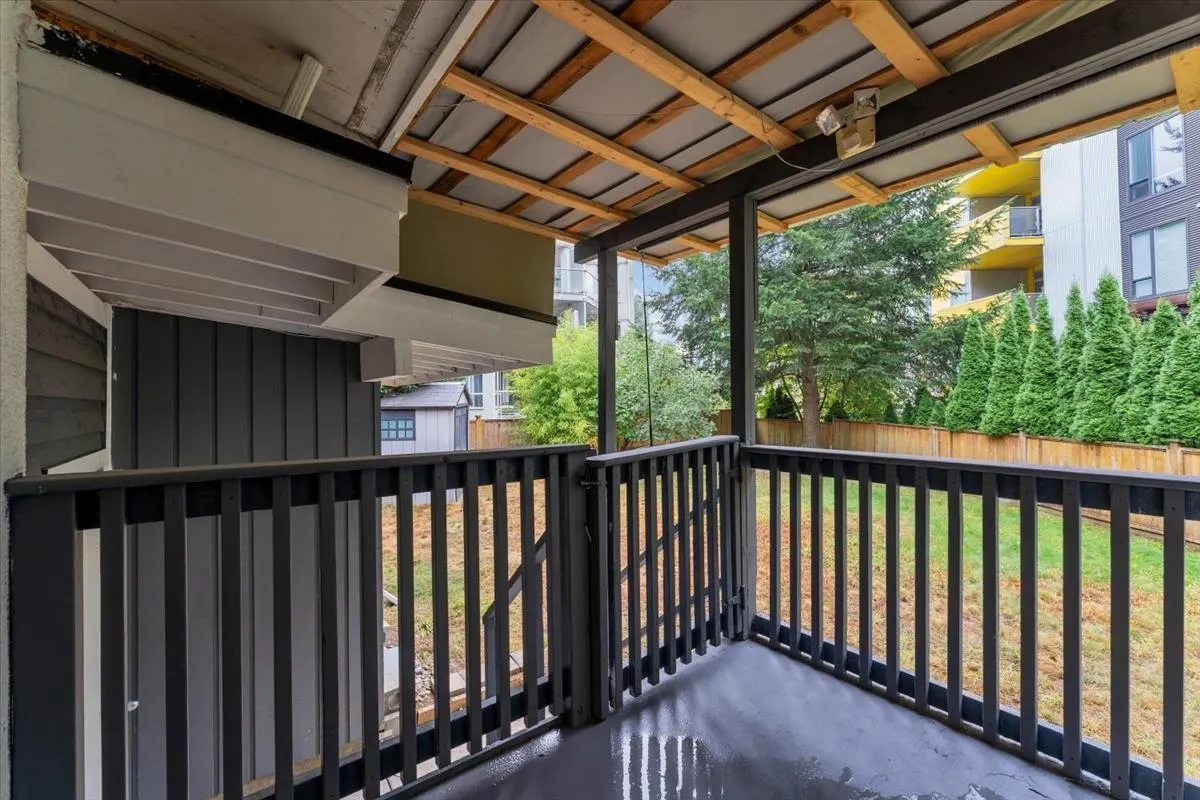 2558 Lakeview Crescent
