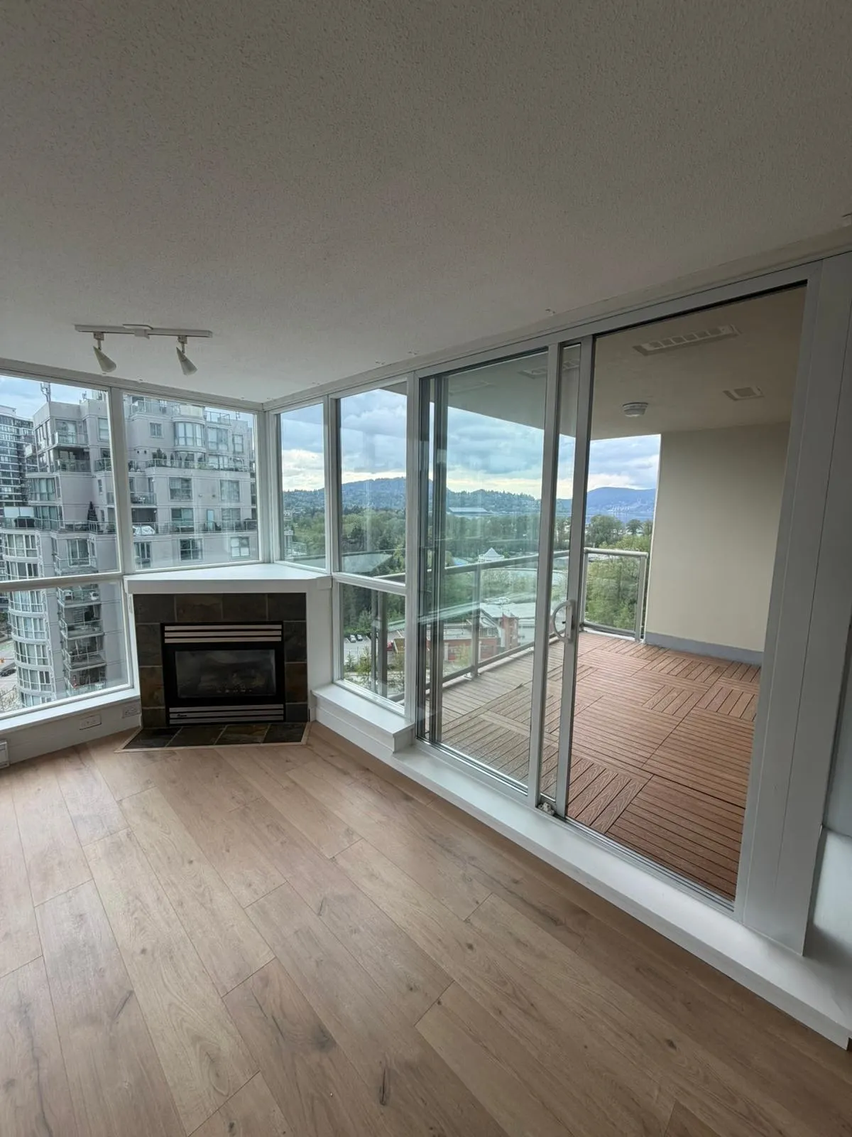 235 Guildford Way #1603